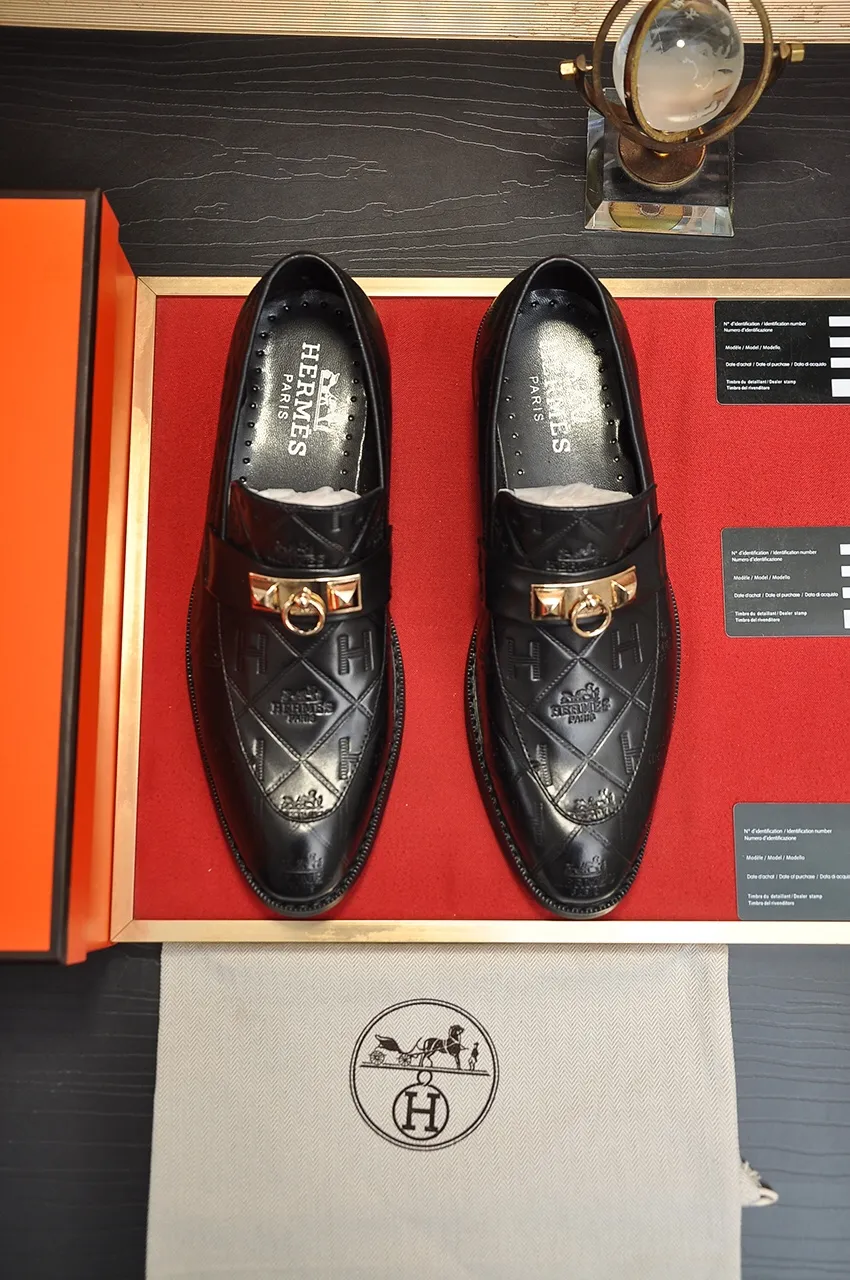 Men's shoes💰480💶[HERMES] (sheepskin lining)🍀Italian top luxury🍀He does not pursue novel styles and gorgeous colors, but attracts the favor of successful men with his flawless, elegant and classic style! This very, very comfortable, simple and stable style makes it easy to match any style! The pattern is absolutely 1:1 refined from the original case, and we strive for excellence in materials, imported cowhide + cowhide lining💪💪💪extraordinary texture👍! .Black brown code number: 38 to 45 (45 customized)